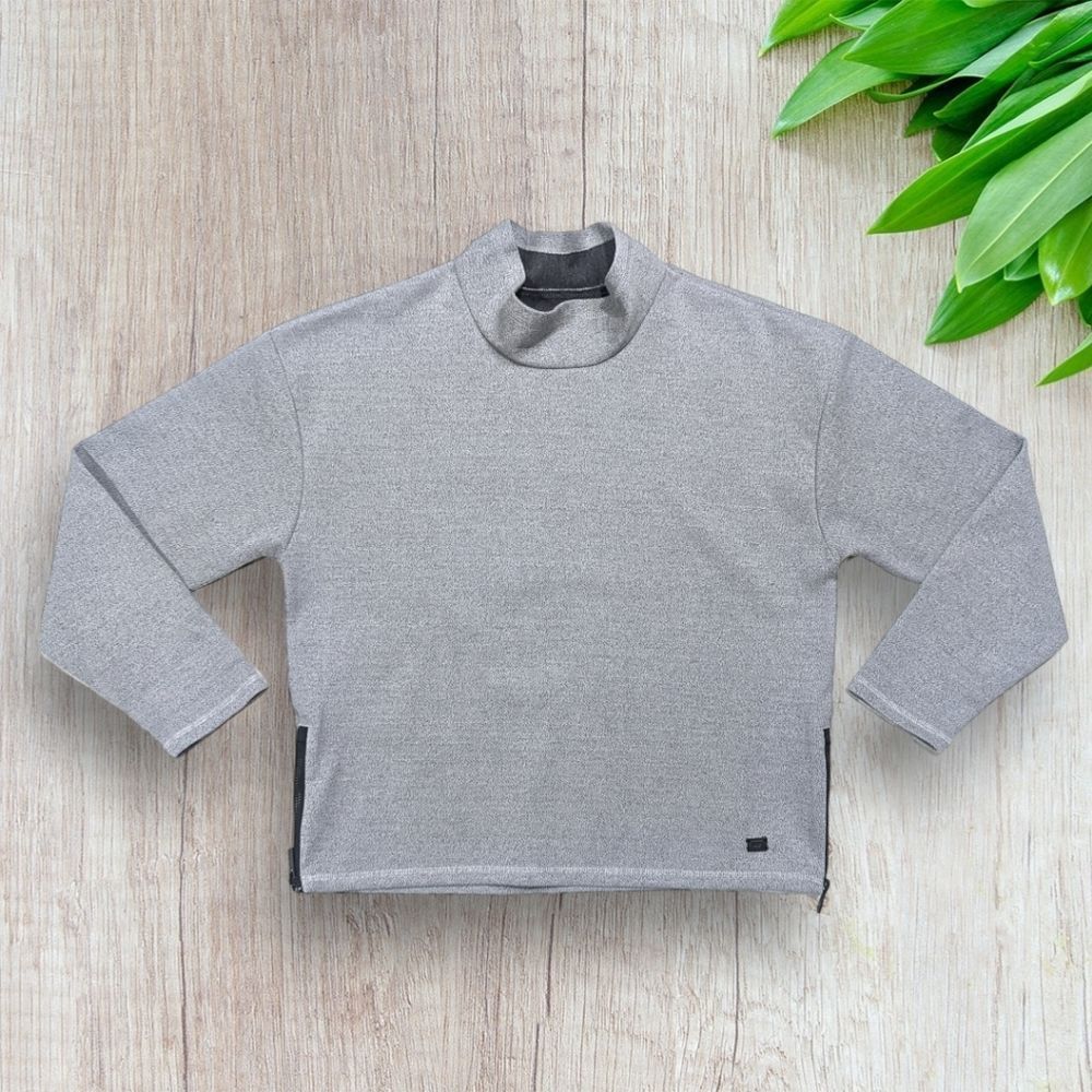 NWOT OGIO TRANSITION PULLOVER TOP